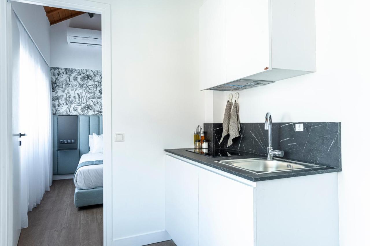 Phaedrus Living Executive Kriel Suites 101 Athens Exterior photo