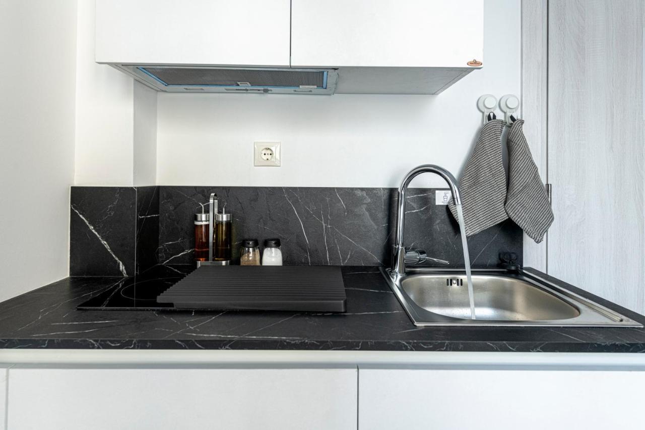Phaedrus Living Executive Kriel Suites 101 Athens Exterior photo